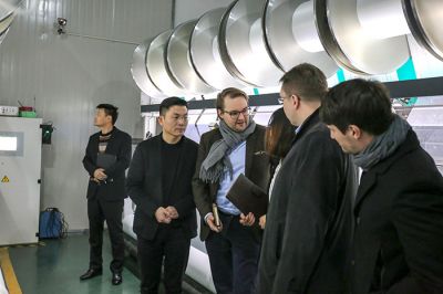 參觀生產(chǎn)車間