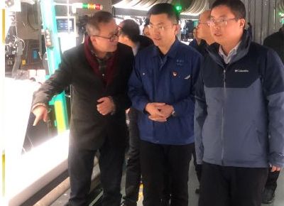 蘇州大學(xué)紡織與服裝工程學(xué)院黨委領(lǐng)導(dǎo)和專(zhuān)家教授蒞臨公司參觀指導(dǎo)